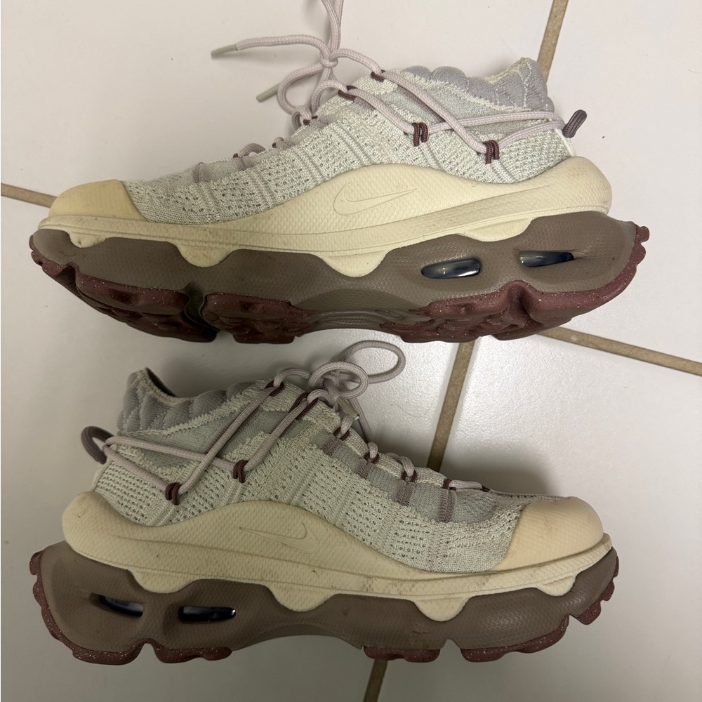 Nike Women's Air Max Flyknit Venture - Cream and Tan - Picture 4 of 6